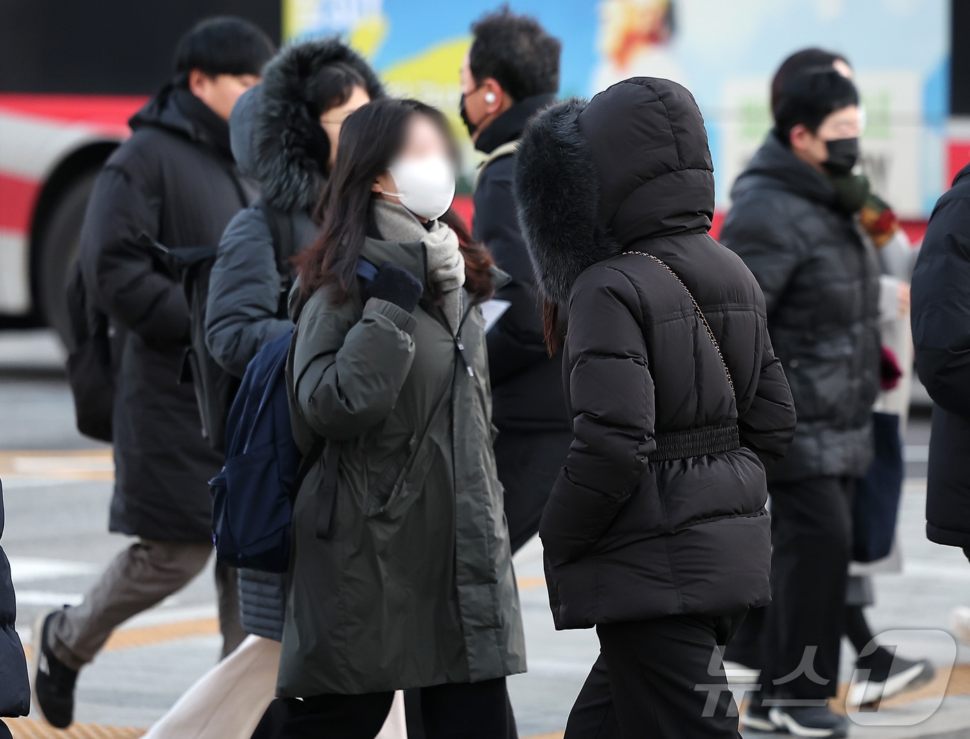 추위에 두꺼운 옷 입은 시민들.(뉴스1 DB)