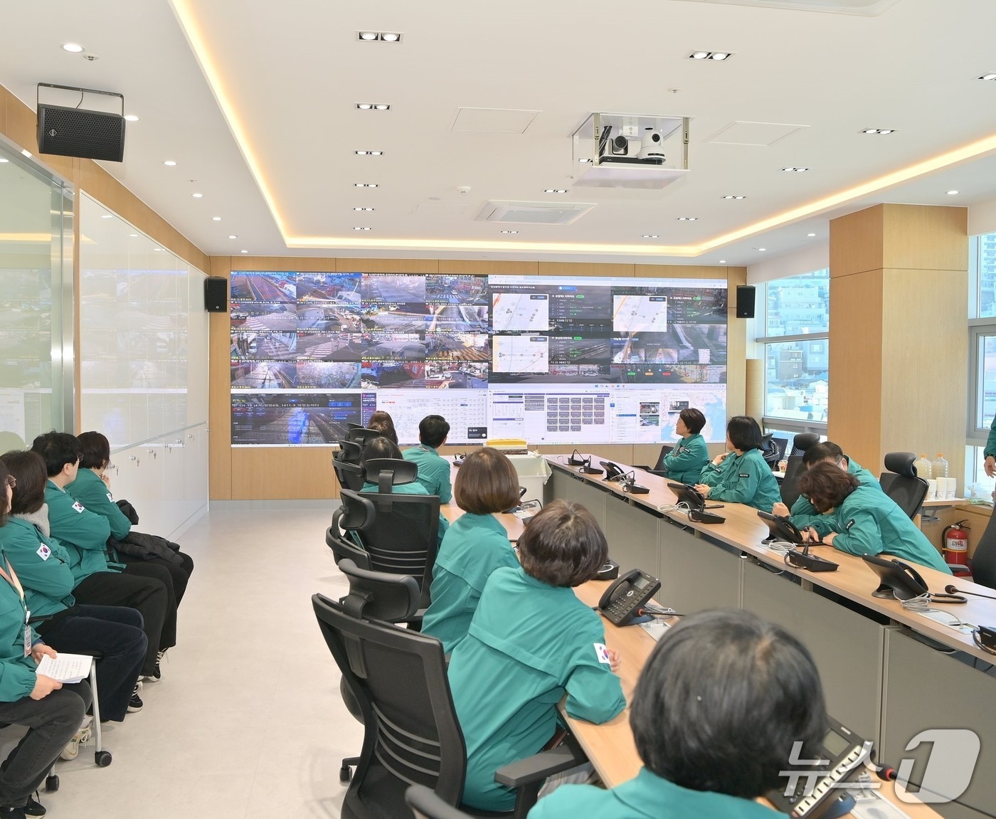 부산 동구 24시간 재난안전상황실 모습 (부산 동구 제공. 재판매 및 DB금지)