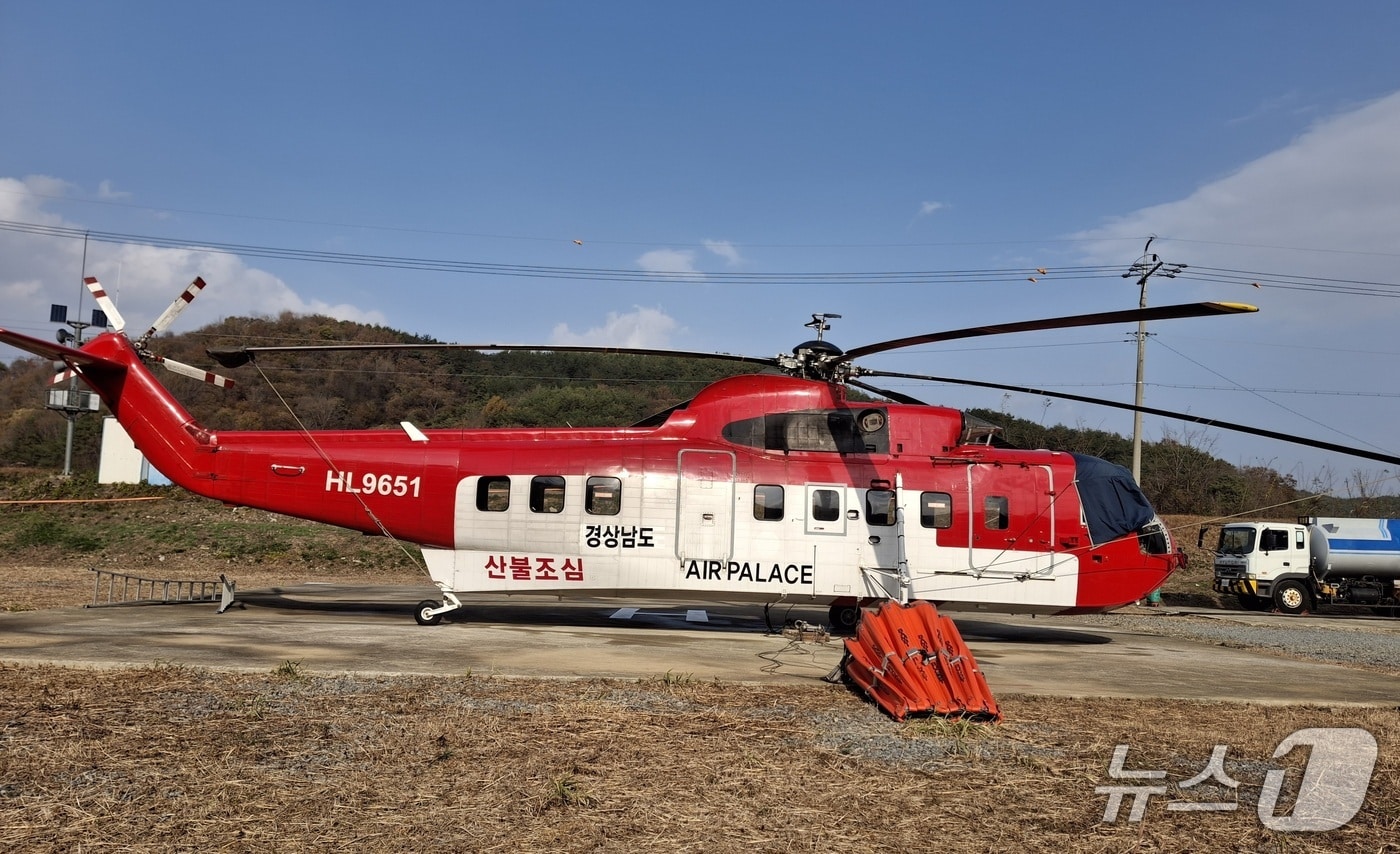하동군에 신규 도입된 산불 진화 헬기(하동군 제공. 재판매 및 DB금지).