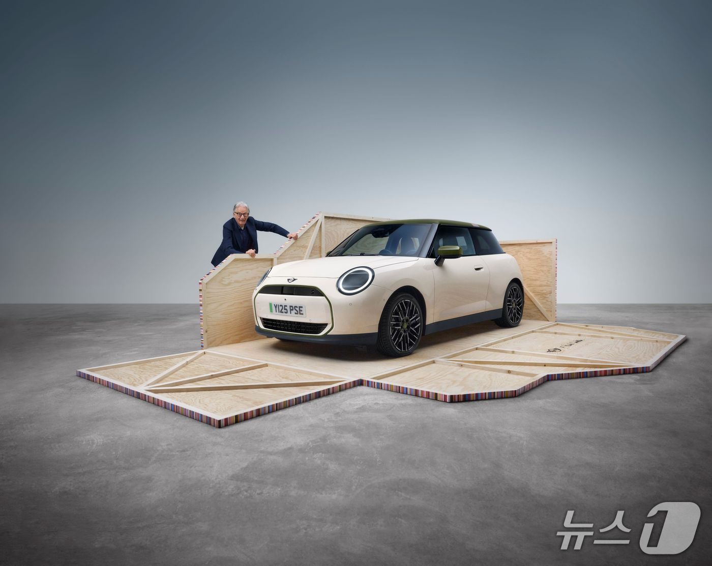 미니(MINI) 코리아 디 올-일렉트릭 MINI 쿠퍼 SE 폴 스미스 에디션(미니 코리아 제공)