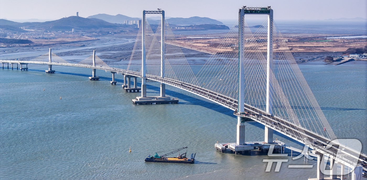 인천 영종도와 육지를 잇는 세 번째 교량인 제3연륙교가 공식 명칭을 정하지 못하고 5일 개통을 맞이했다.  2026.1.5/뉴스1 ⓒ News1 이호윤 기자