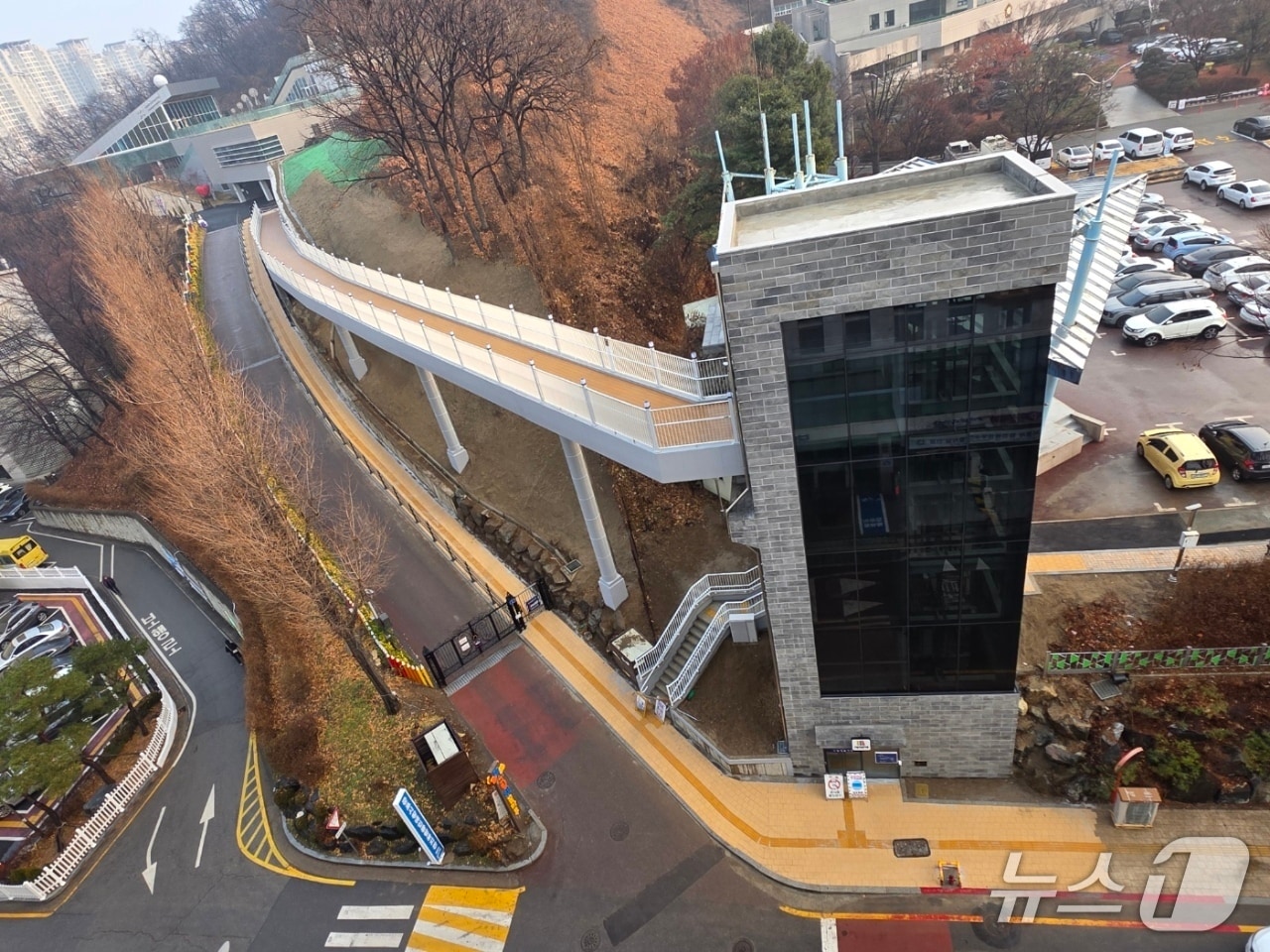 경기 군포시 그림책꿈마루 외부 승강기. (군포시 제공. 재판매 및 DB 금지) 2026.1.5/뉴스1