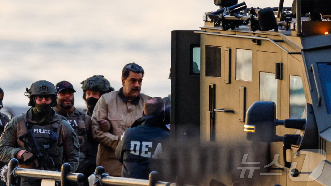 니콜라스 마두로 베네수엘라 대통령이 5일 법정 출석을 위해 뉴욕 맨해튼에 도착하고 있다. 2025.1.5 ⓒ 로이터=뉴스1 ⓒ News1 강민경 기자