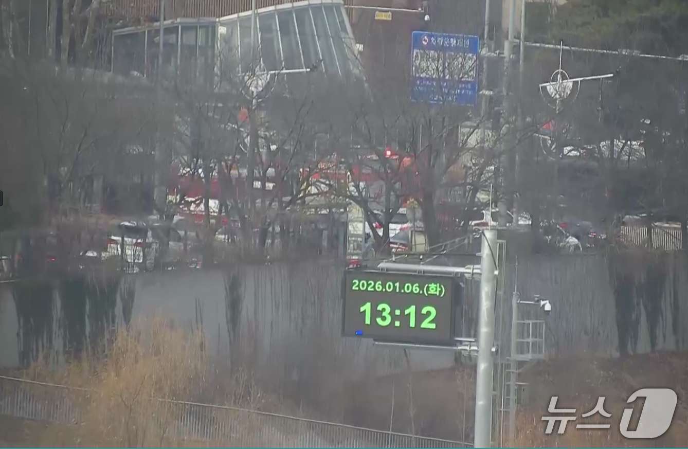 6일 오후 1시 6분쯤 서울 양천구 지하철 9호선 신목동역 인근 교차로에서 좌회전하는 버스와 직진 중인 트럭이 부딪히는 사고가 발생했다.(서울시 교통정보 시스템 갈무리)