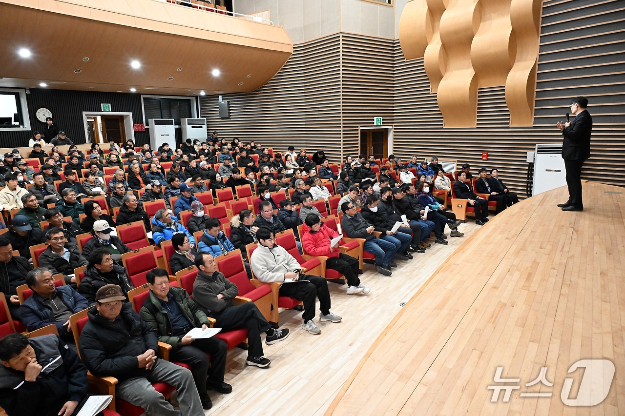 강원 평창군의 '2026년 외국인 계절근로자 고용 농가 교육'이 6일 오후 1시 평창문화예술회관 대공연장에서 실시됐다. (평창군 제공. 재판매 및 DB금지) 2026.1.6/뉴스1