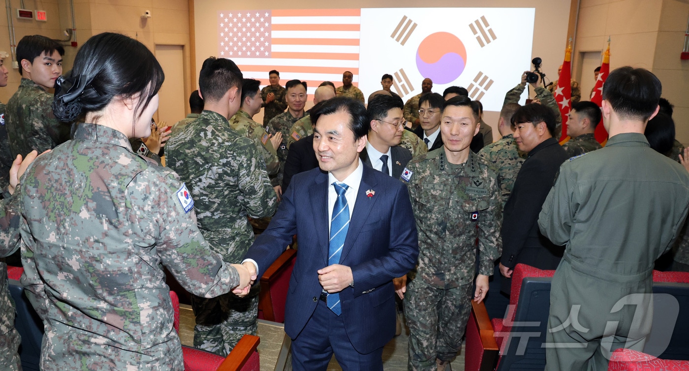 '간부 기살리기 정책' 통했나...사관학교 퇴교자·중견 간부 희망전역 감... - 뉴스 썸네일 이미지