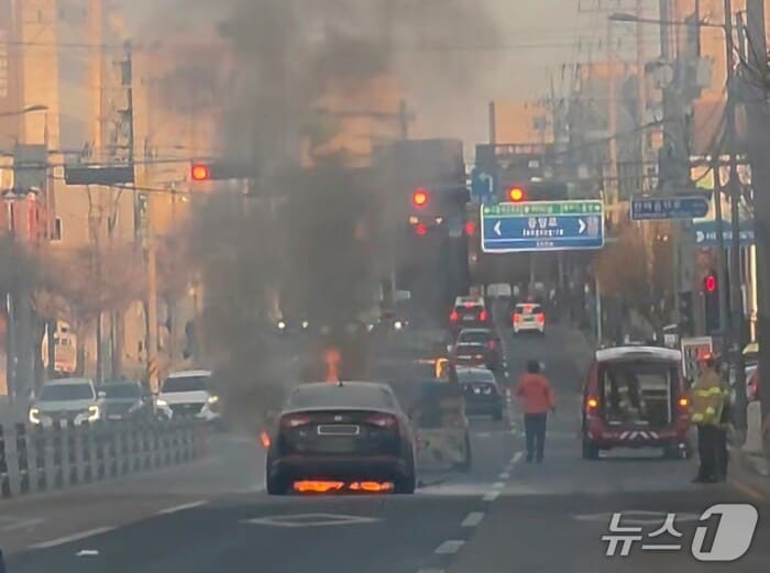 서산 동문동 차량 화재 현장. (독자제공, 재판매 및 DB금지) / 뉴스1