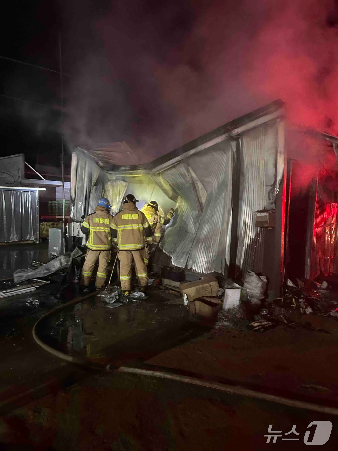 홍천 북방면 컨테이너 화재.(강원도소방본부 제공, 재판매 및 DB 금지) 2026.1.7/뉴스1