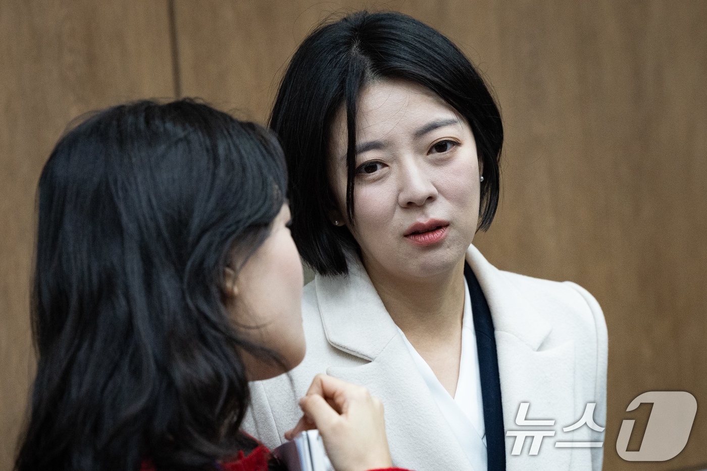 배현진 국민의힘 의원이 7일 서울 여의도 국회 소통관에서 취재진과 대화하고 있다. 2026.1.7/뉴스1 ⓒ News1 유승관 기자