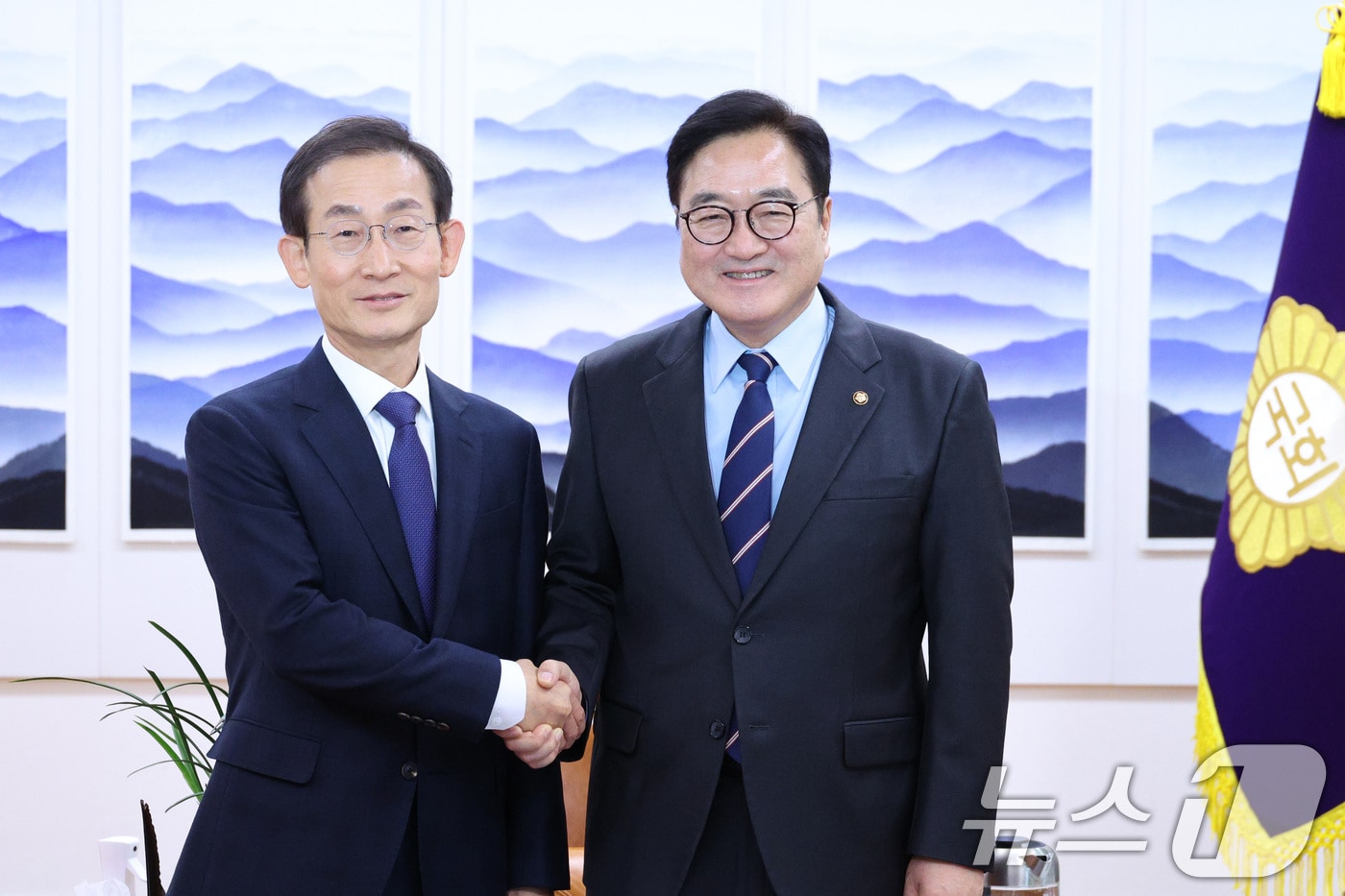 김호철 감사원장이 7일 서울 여의도 국회에서 우원식 국회의장을 예방하고 있다. 2026.1.7/뉴스1 ⓒ News1 신웅수 기자