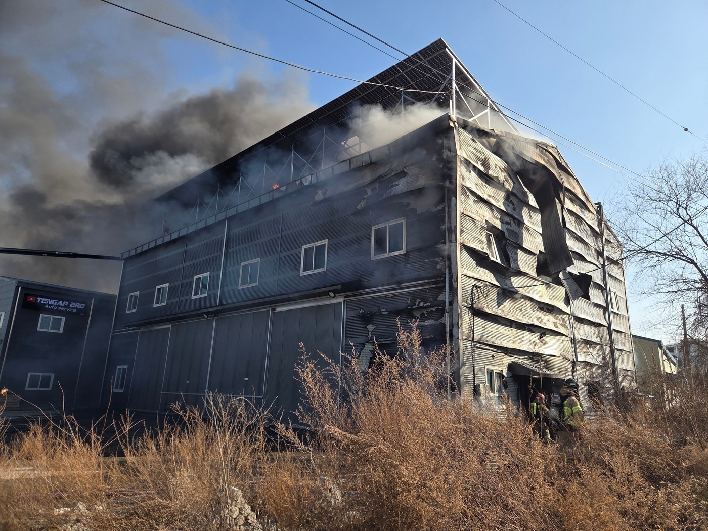 불이 난 세종시 금남면 실내 배드민턴장. (세종소방본부 제공. 재판매 및 DB 금지)