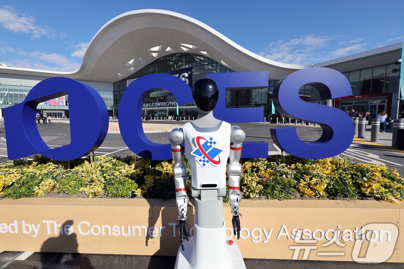 "로봇은 기계가 아니라 서비스"...운영이 승부 가르는 '로봇 2막' - 뉴스 썸네일 이미지