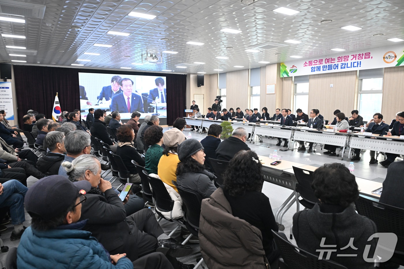 구인모 군수가 7일 거창읍에서 새해 순방 행사를 진행하고 있다(거창군 제공. 재판매 및 DB금지).