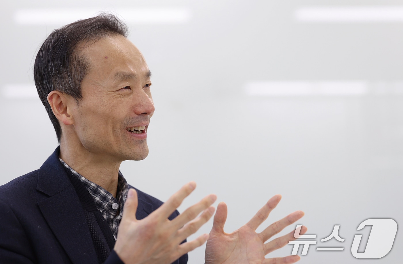 '개성공단 전면 중단'이 남긴 남북관계의 질문, 30년 기자의 답 [155마일... - 뉴스 썸네일 이미지