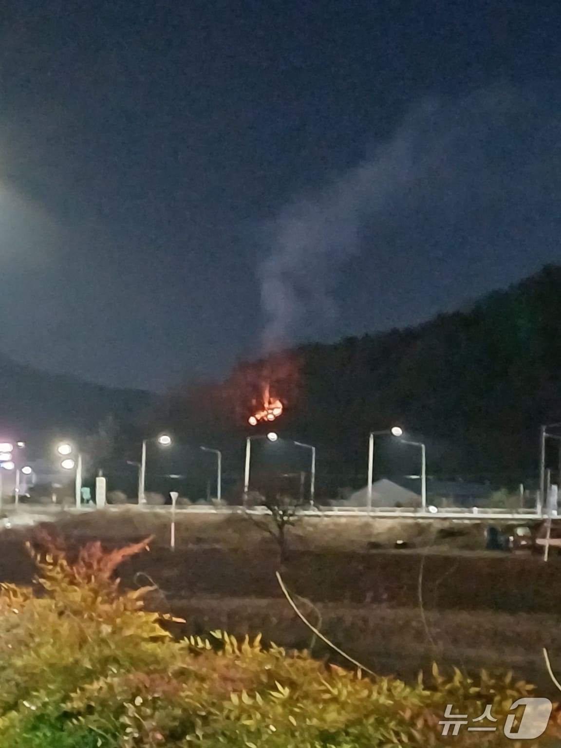8일 오후 7시 58분쯤 경북 성주군 성주읍 성산리 야산에서 불이 났다.(산림청 제공. 재판매 및 DB 금지)2026.1.8/뉴스1