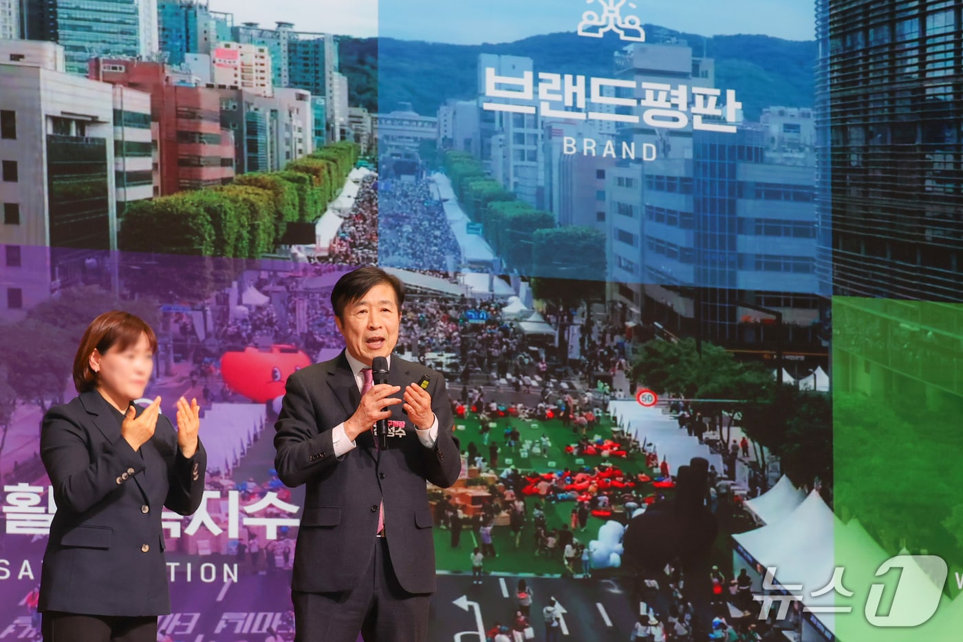 전성수 서초구청장이 8일 서초문화예술회관에서 열린 신년인사회에서 2026년 새해 비전을 밝히고 있다.(서초구 제공)