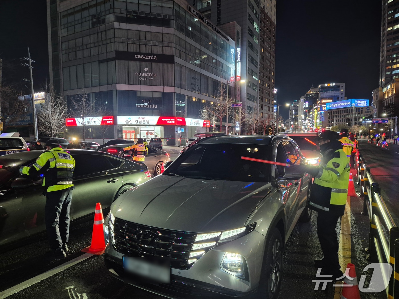 울산남부경찰서가 지난해 12월 4일 남구 삼산로에서 음주운전 특별단속을 실시하고 있다.2025.12.5/뉴스1ⓒ 뉴스1 박정현 기자