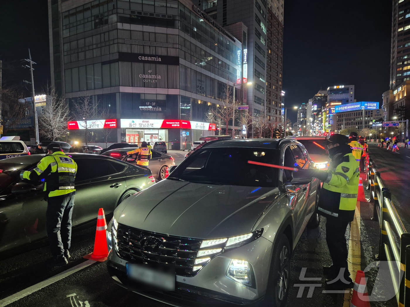 울산남부경찰서가 4일 남구 삼산로에서 음주운전 특별단속을 실시하고 있다.2025.12.5 ⓒ 뉴스1 박정현 기자