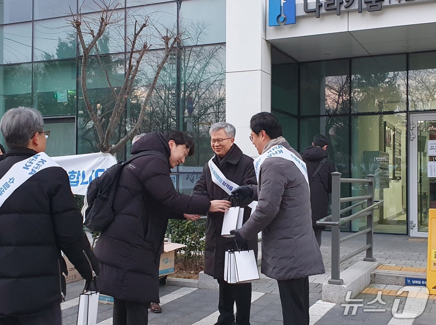 의사 국가시험 현장 방문 관련 이미지