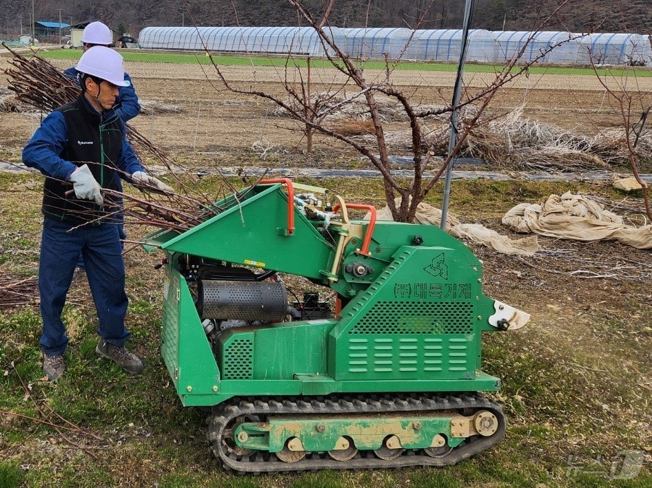 대구 군위군이 오는 12일부터 ‘찾아가는 영농부산물 파쇄지원단’을 운영한다.(군위군 제공. 재판매 및 DB금지) /뉴스1