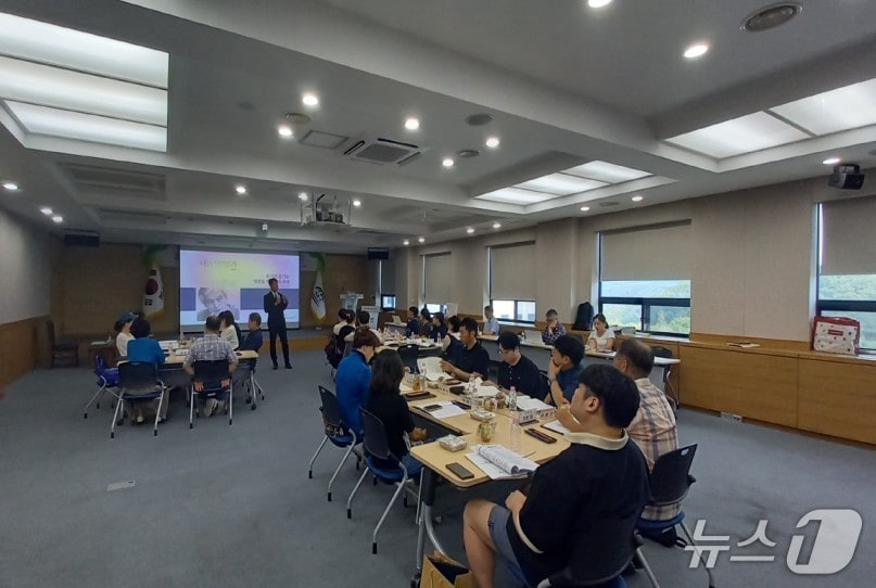 계룡시는 시청 대회의실에서 주민배심원단 21명이 참석한 가운데 3차 회의를 진행했다. (계룡시 제공. 재판매 및 DB금지) /뉴스1