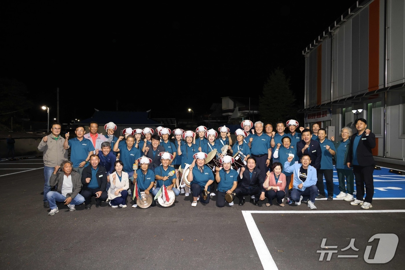 문정우 금산군수 읍면 금산농악 시연 연습 현장 순회 격려 기념 사진 (금산군 제공. 재판매 및 DB금지) /뉴스1