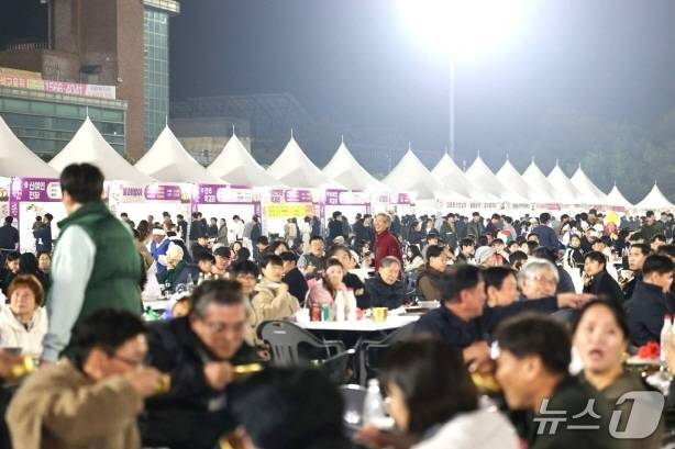 전주 막걸리에 '취하는' 가을밤...23일 막걸리축제 개막 - 뉴스 썸네일 이미지