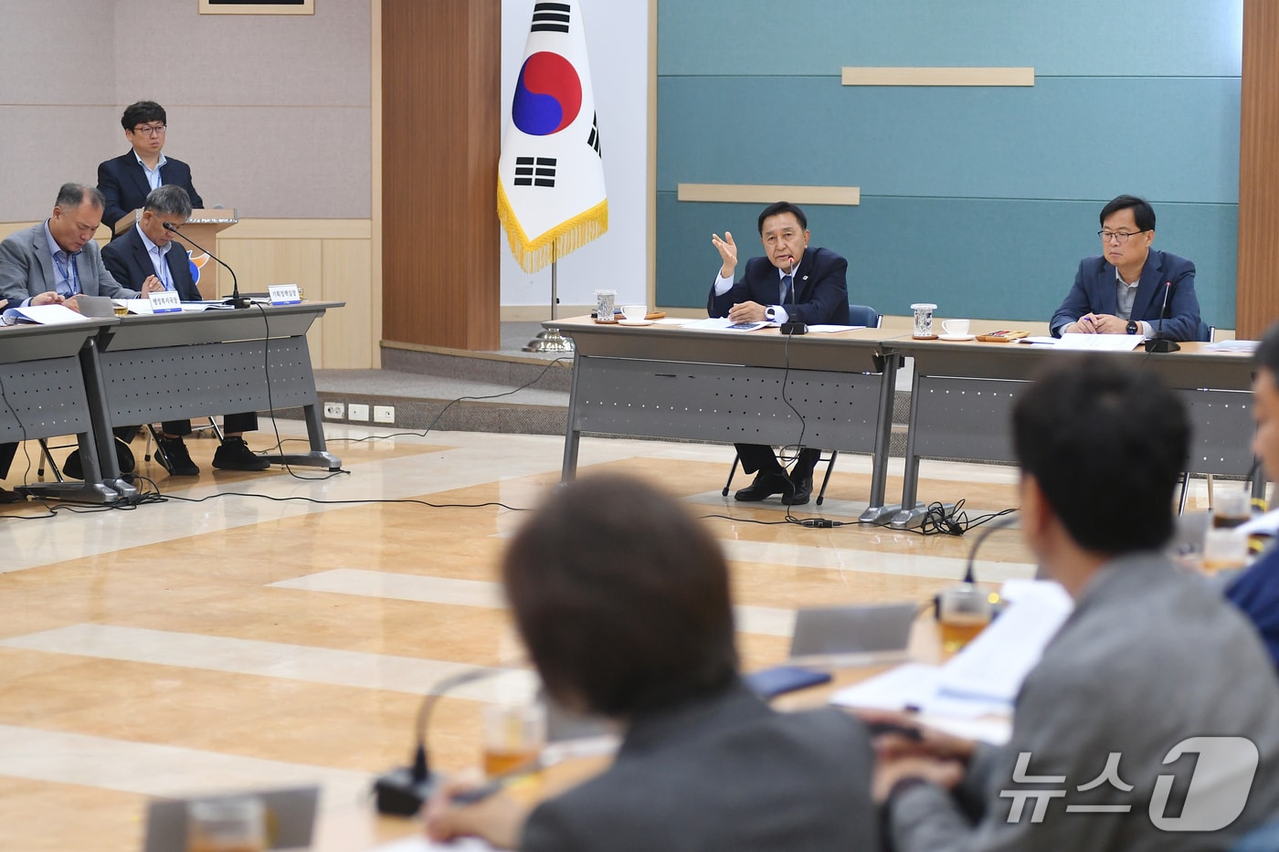 2027 화천산천어축제 신규 아이디어 보고회가 지난 1일 화천군청에서 김세훈 군수, 안중기 부군수를 비롯한 전 실국과장과 팀장들이 참석한 가운데 열렸다.(화천군 제공. 재판매 및 DB 금지)