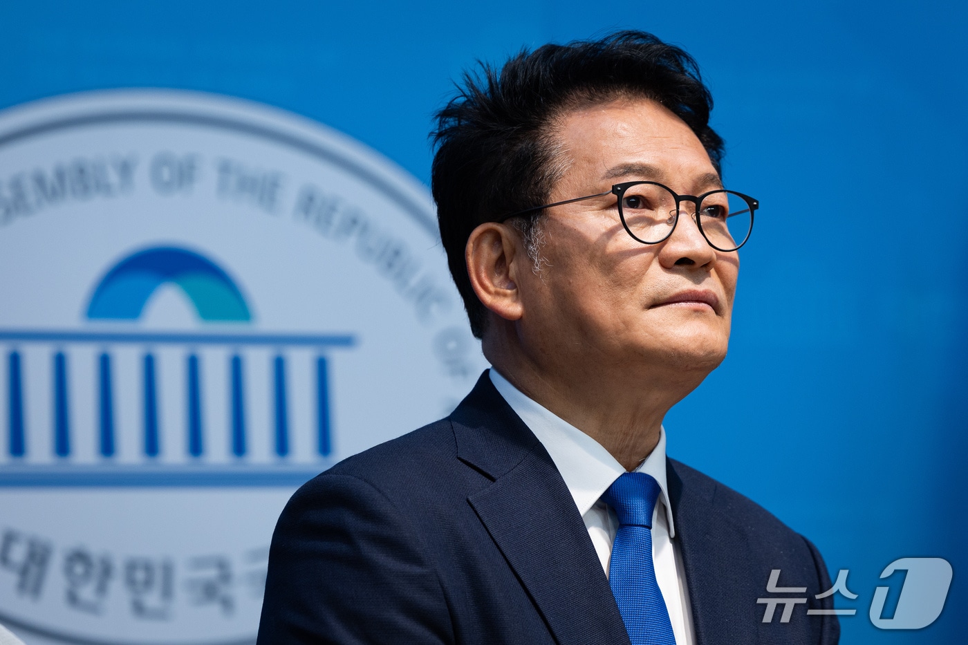 대통령 평화외교특별보좌관에 임명된 송영길 더불어민주당 의원이 2일 서울 여의도 국회 소통관에서 10.4 남북평화공동선언 20주년 맞이 민간교류위원회 발족 기자회견에 참석하고 있다. 2026.10.2 ⓒ 뉴스1 유승관 기자