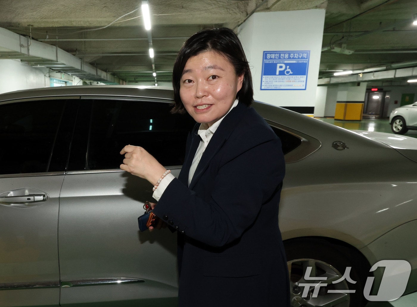 임은정 초대 광주지방중대범죄수사청장이 지난 2일 오후 전남광주 북구 광주중수청 청사에 도착해 짐을 내리고 있다. 2026.10.2 ⓒ 뉴스1 박지현 기자