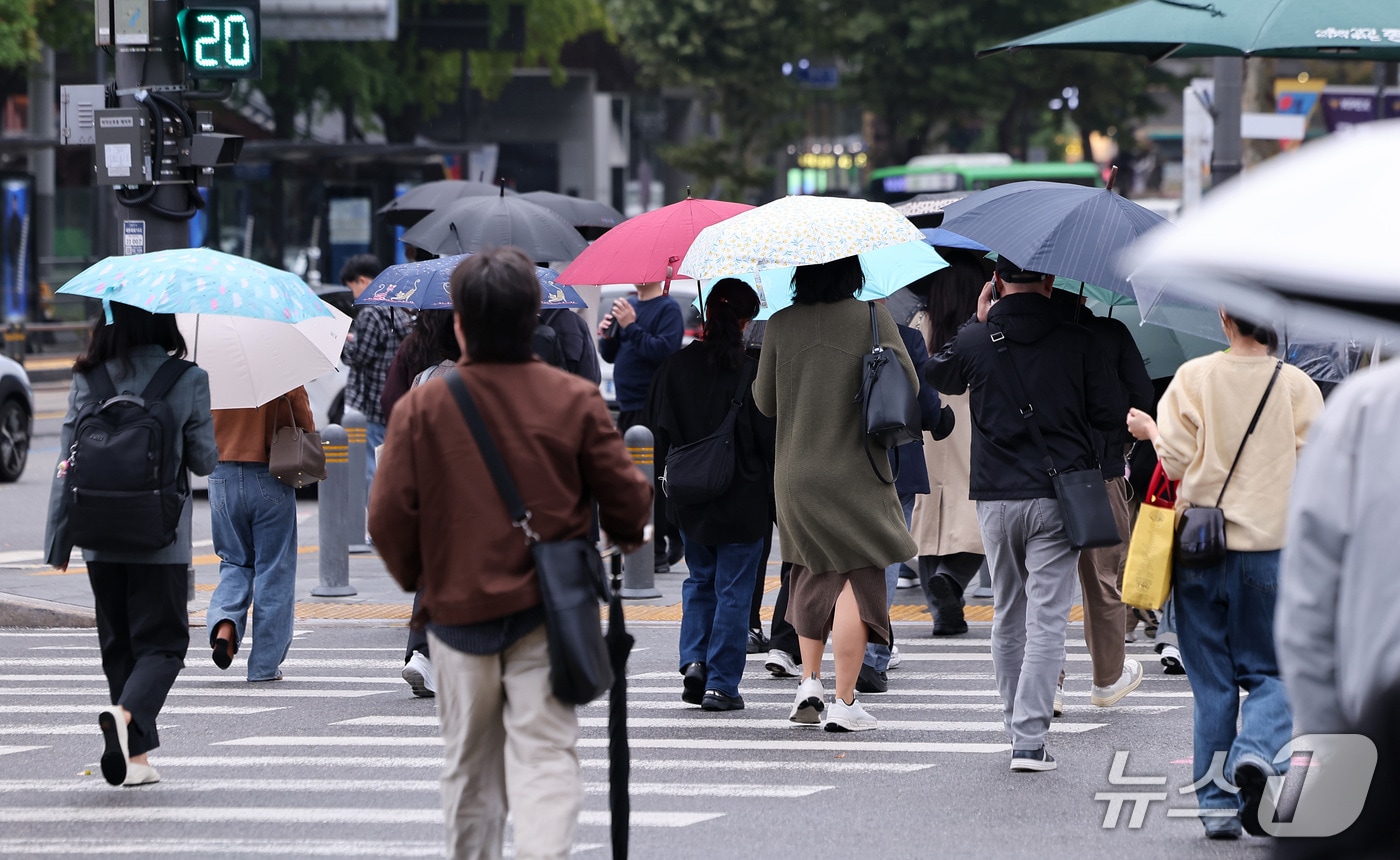 제주, 강풍 동반 최대 250㎜ 폭우…남해안도 강한 비