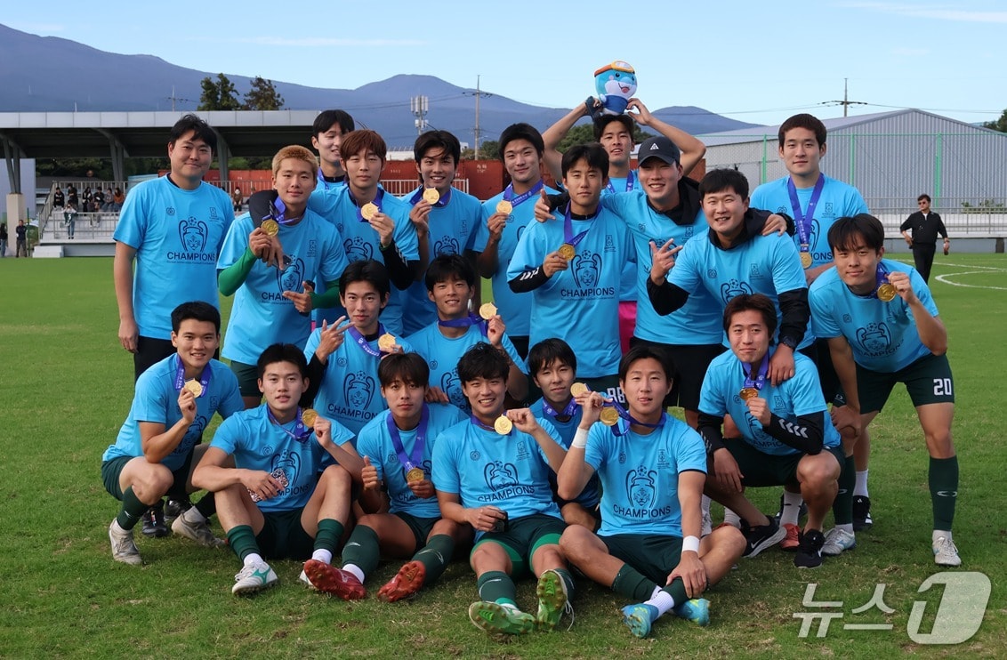 동명대 축구부, 전국체전 정상...부산 대학 축구 34년 만에 '金' - 뉴스 썸네일 이미지