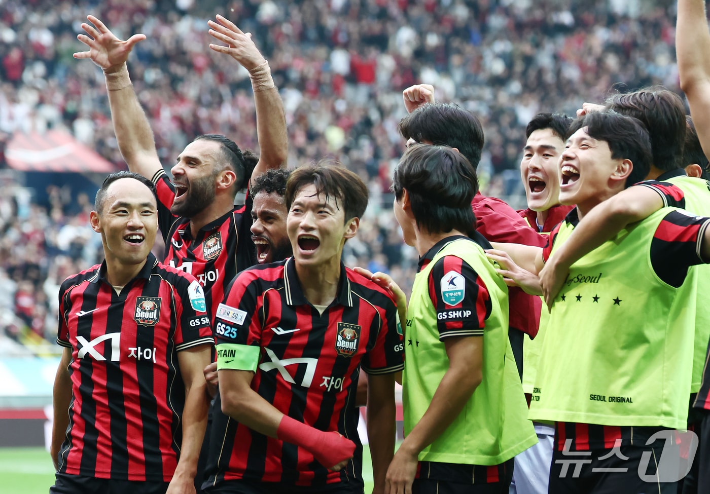 FC서울 선수들, K리그1 우승과 함께 MVP 경쟁 시작