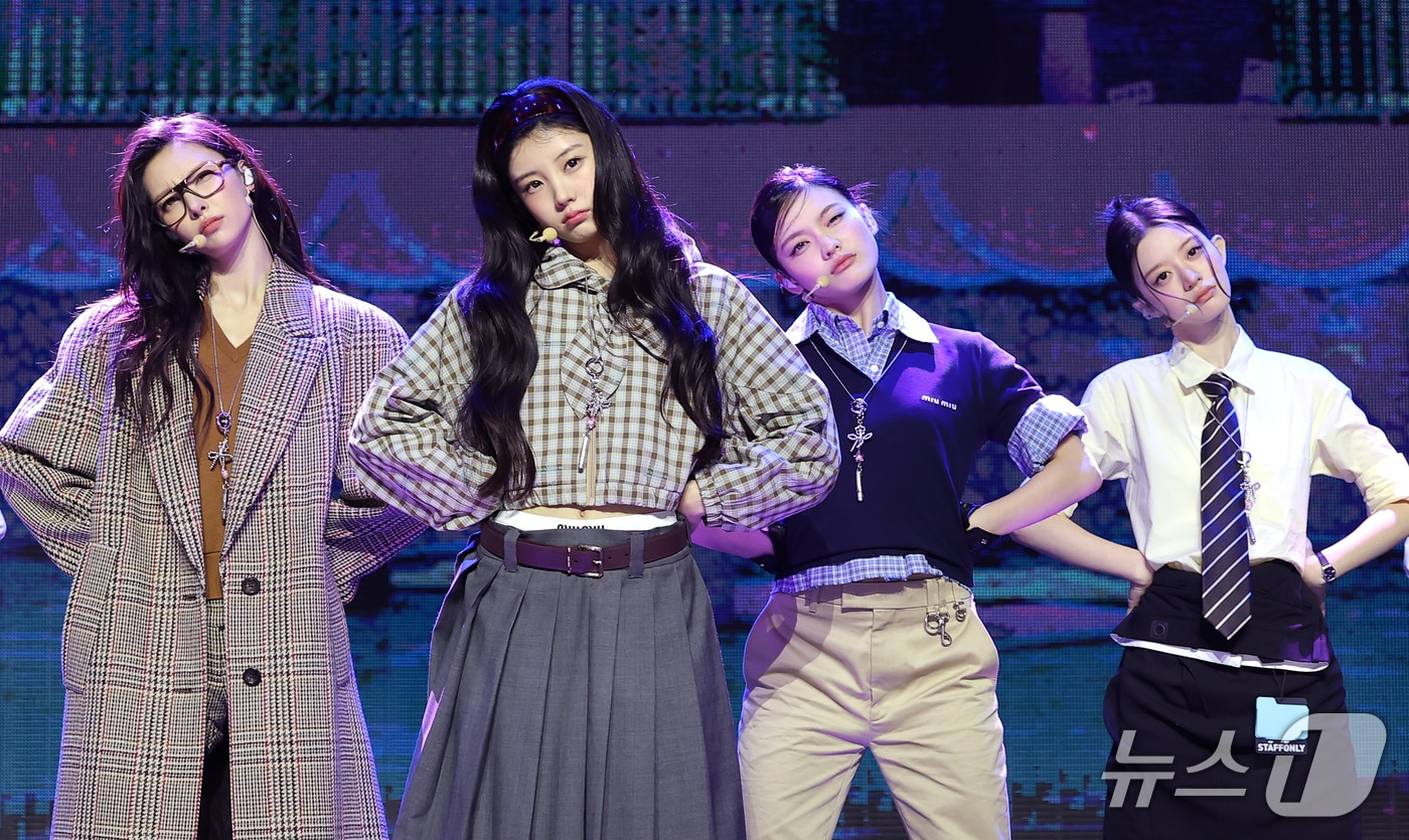 아일릿, 모카 활동 중단 후 4인조 컴백…빈자리 채우고 응원할 것