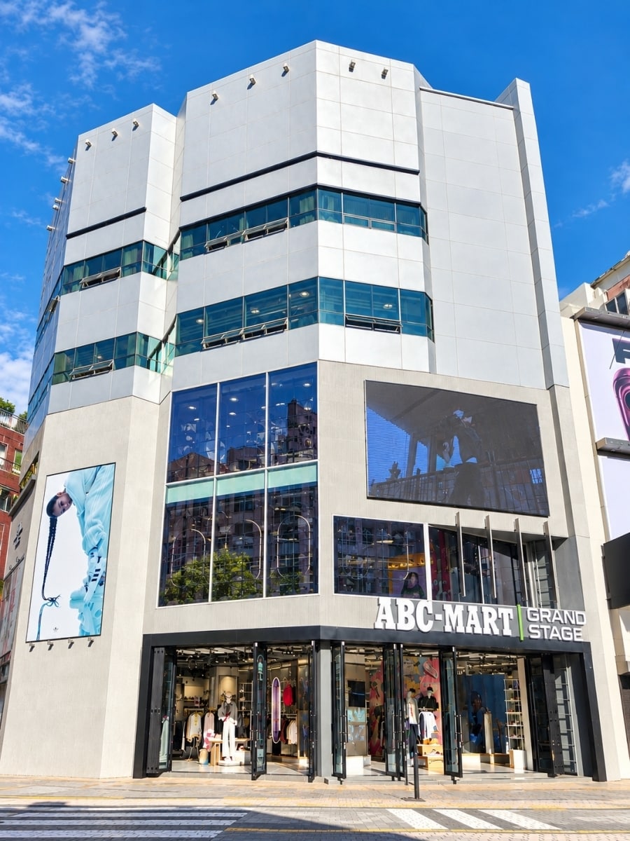 ABC마트, 부산 광복로 러닝 특화 매장 새롭게 단장