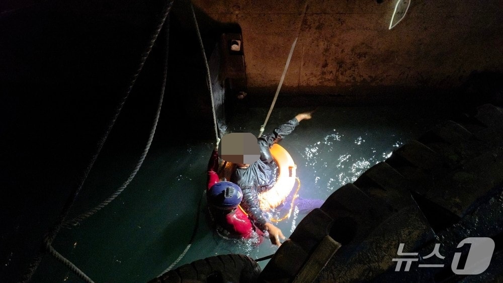 부산, 만취 60대 남성 해상 추락…해경 구조