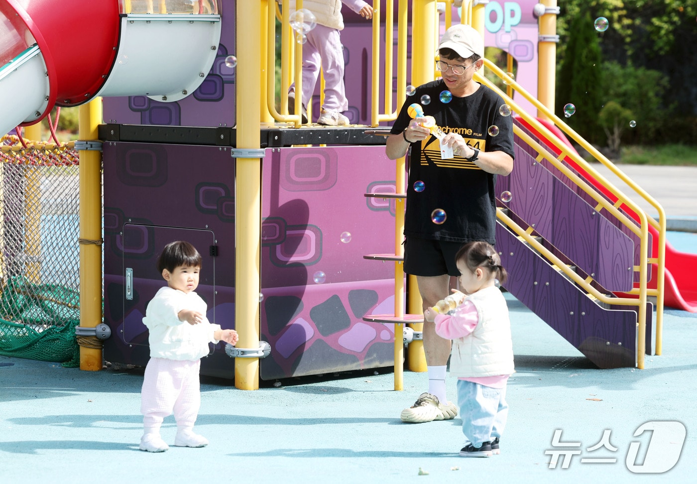 3일 오전 전남광주 서구 치평동 상무시민공원에서 주말을 맞아 나들이 나온 시민들. 2026.10.3 ⓒ 뉴스1 조수민 기자