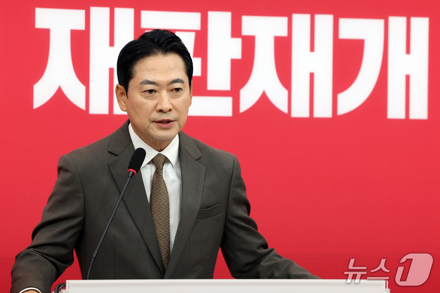 장동혁 국민의힘 대표가 5일 오전 서울 여의도 국회에서 비무장지대(DMZ) 지뢰 폭발 사건 과 중대범죄수사청 인사 논란 등 현안 관련 기자회견을 하고 있다. 2026.10.5 ⓒ 뉴스1 황기선 기자
