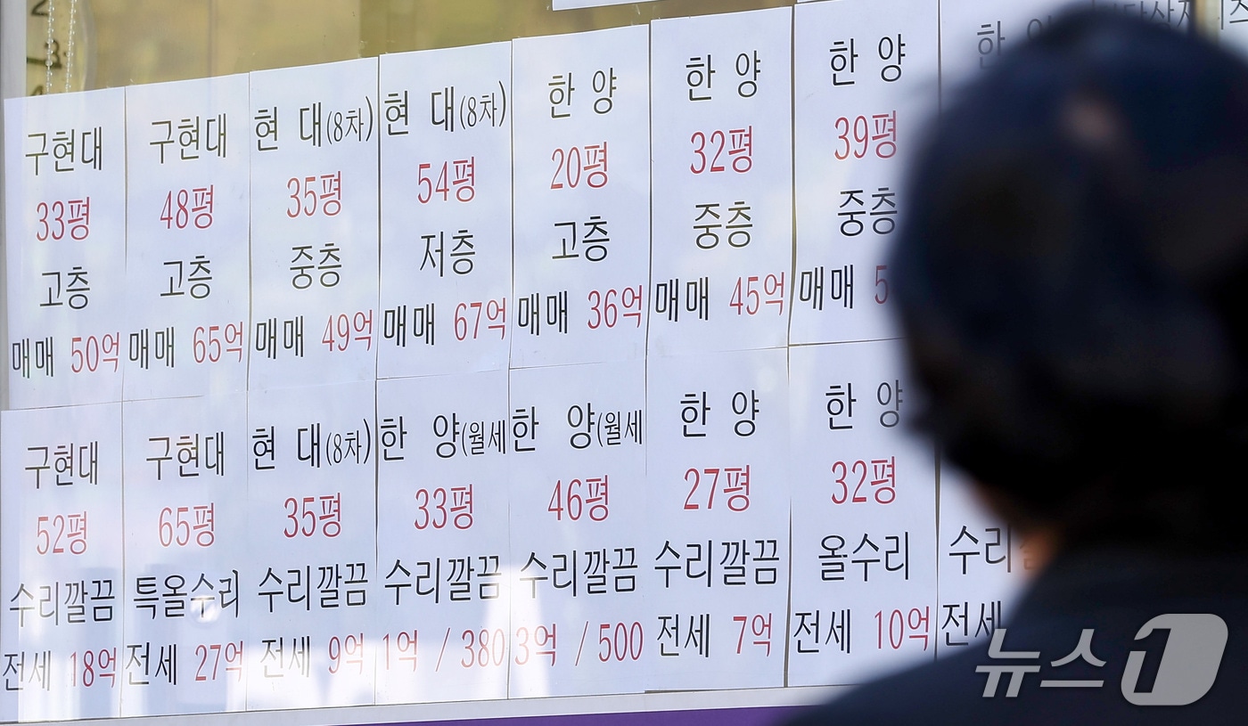 전세 가구 이자 부담 144%↑…매매 전환 압박 커질 듯