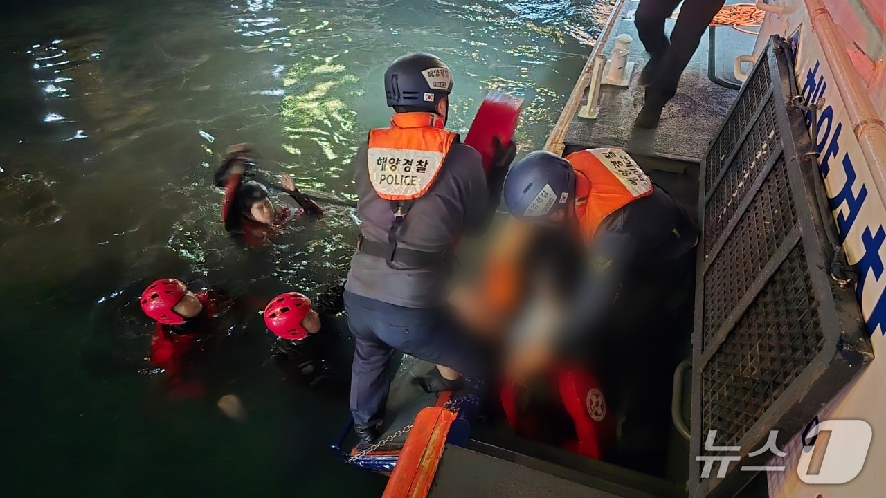 부산 영도 포차거리, 술에 취해 바다에 빠진 40대 여성 해경에 의해 구조