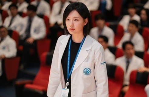 김지원, ‘닥터X’ 첫 출근부터 병원장과 대립…파란 만장 활약 예고