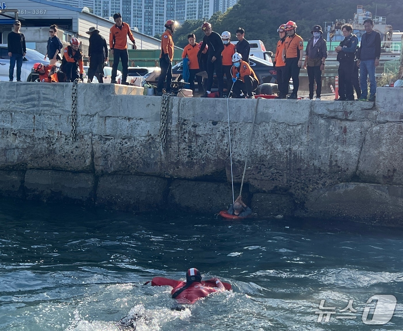 부산 영도, 휠체어 70대 낚시객 바다 추락 후 구조