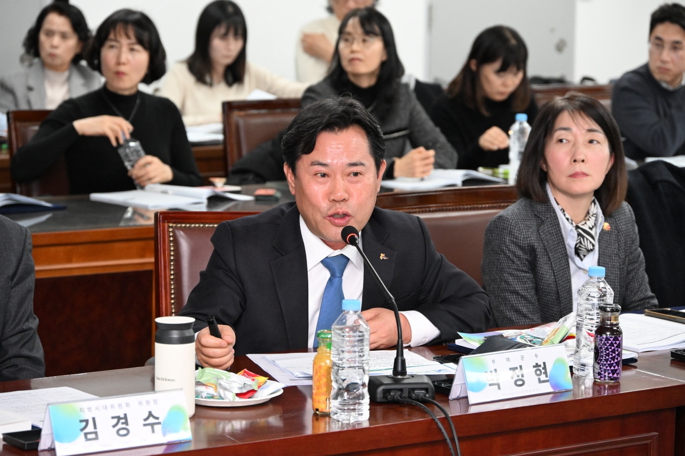 박정현 군수가 '1차 지역 순환 경제 활성화 포럼'에 참석해 지역화폐 '굿뜨래페이'를 소개하고 있다.(부여군 제공. 재판매 및 DB금지)/뉴스1