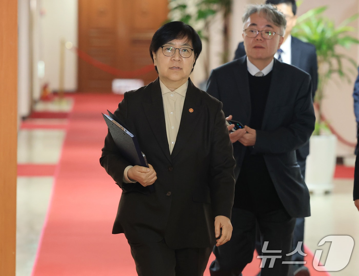 정은경 보건복지부 장관이 10일 서울 종로구 정부서울청사에서 열린 제7차 보건의료정책심의위원회 회의에 참석하고 있다. 2026.2.10 ⓒ 뉴스1 임세영 기자