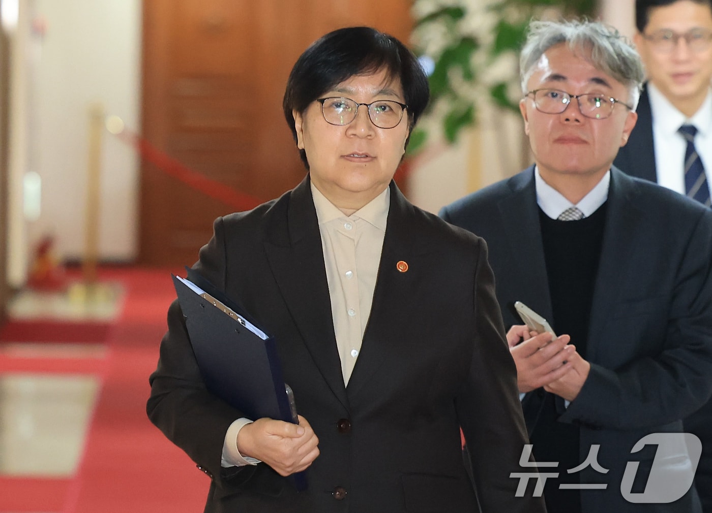 정은경 보건복지부 장관이 10일 서울 종로구 정부서울청사에서 열린 제7차 보건의료정책심의위원회 회의에 참석하고 있다. 2026.2.10 ⓒ 뉴스1 임세영 기자