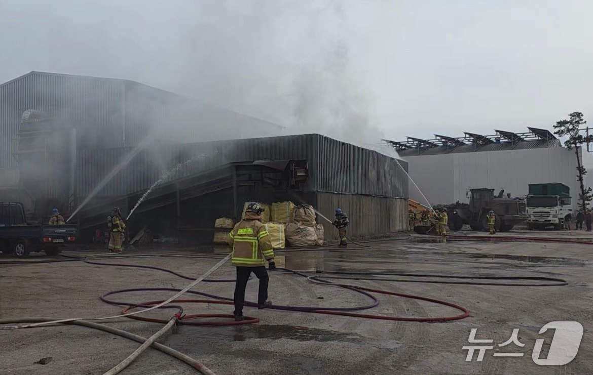 경기 양주시 폐기물 처리시설 화재 현장.(경기도북부소방재난본부 제공. 재판매 및 DB 금지)/뉴스1