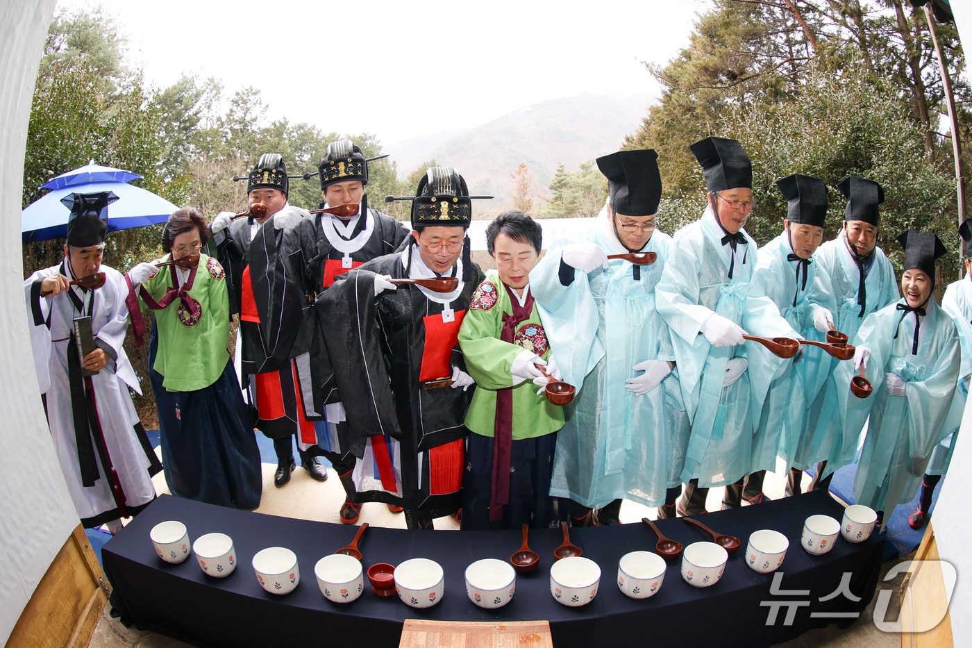 10일 광양시  옥룡면 동곡리 백운산 약수제단 일원에서 '제43회 백운산 고로쇠 약수제'가 성황리에 개최됐다(광양시 제공)