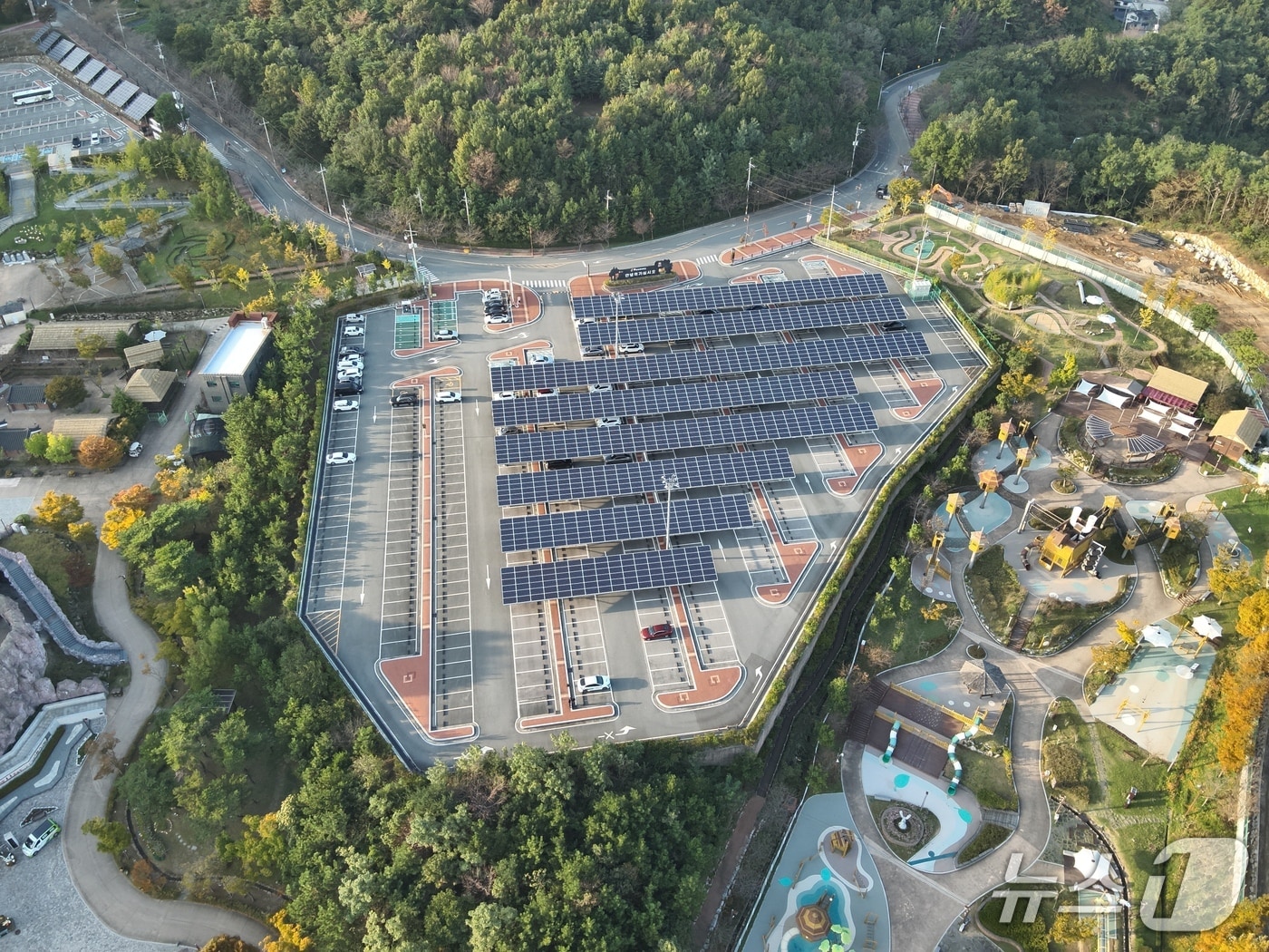 김해 명동 정수장에 설치된 태양광 발전 설비.(김해시 제공. 재판매 및 DB금지)