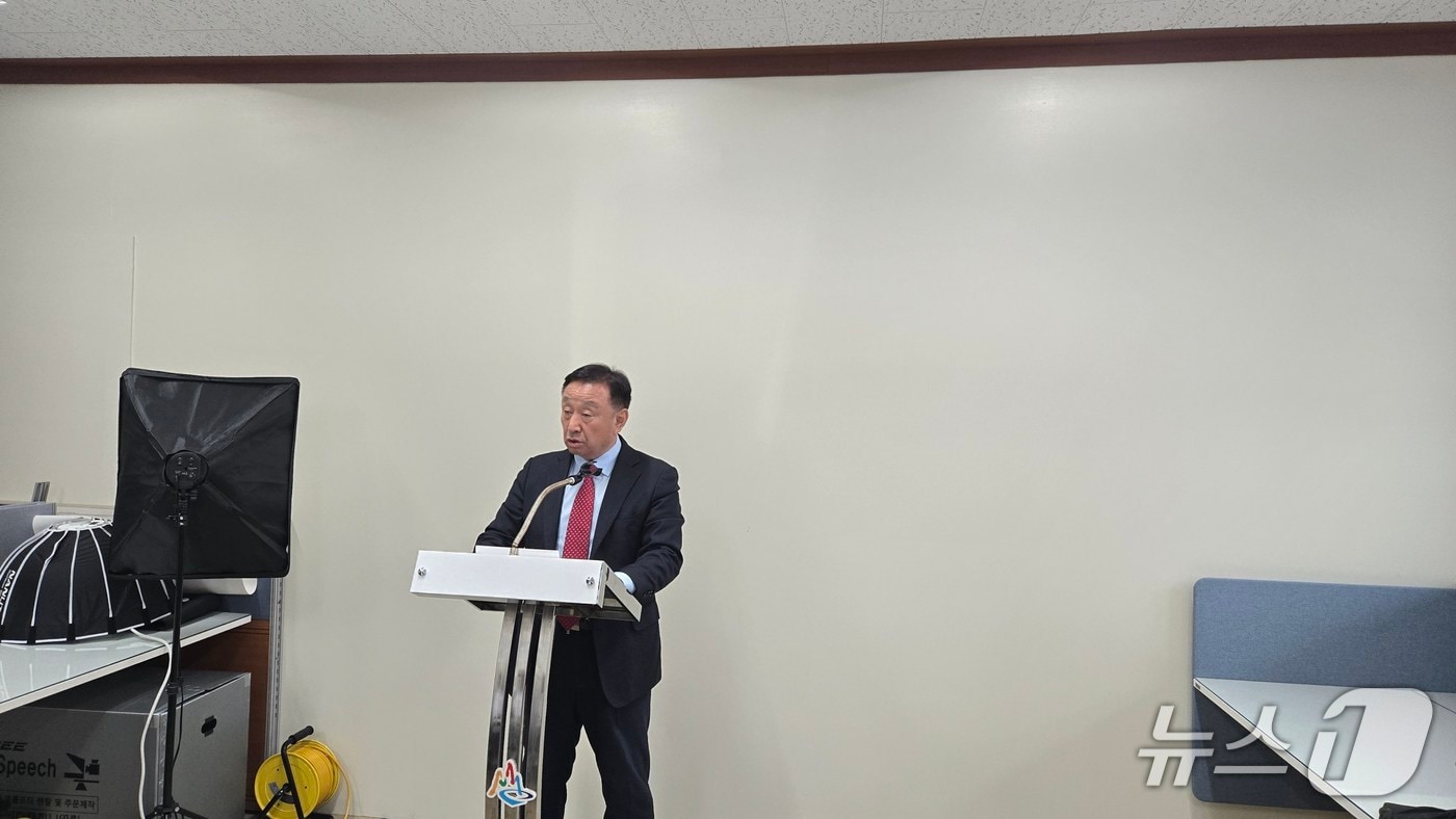 박효동 전 강원도의원이 10일 고성군청에서 기자회견을 열고 6·3 지방선거 고성군수 출마의사를 밝히고 있다.(독자제공, 재판매 및 DB 금지) 2026.2.10/뉴스1