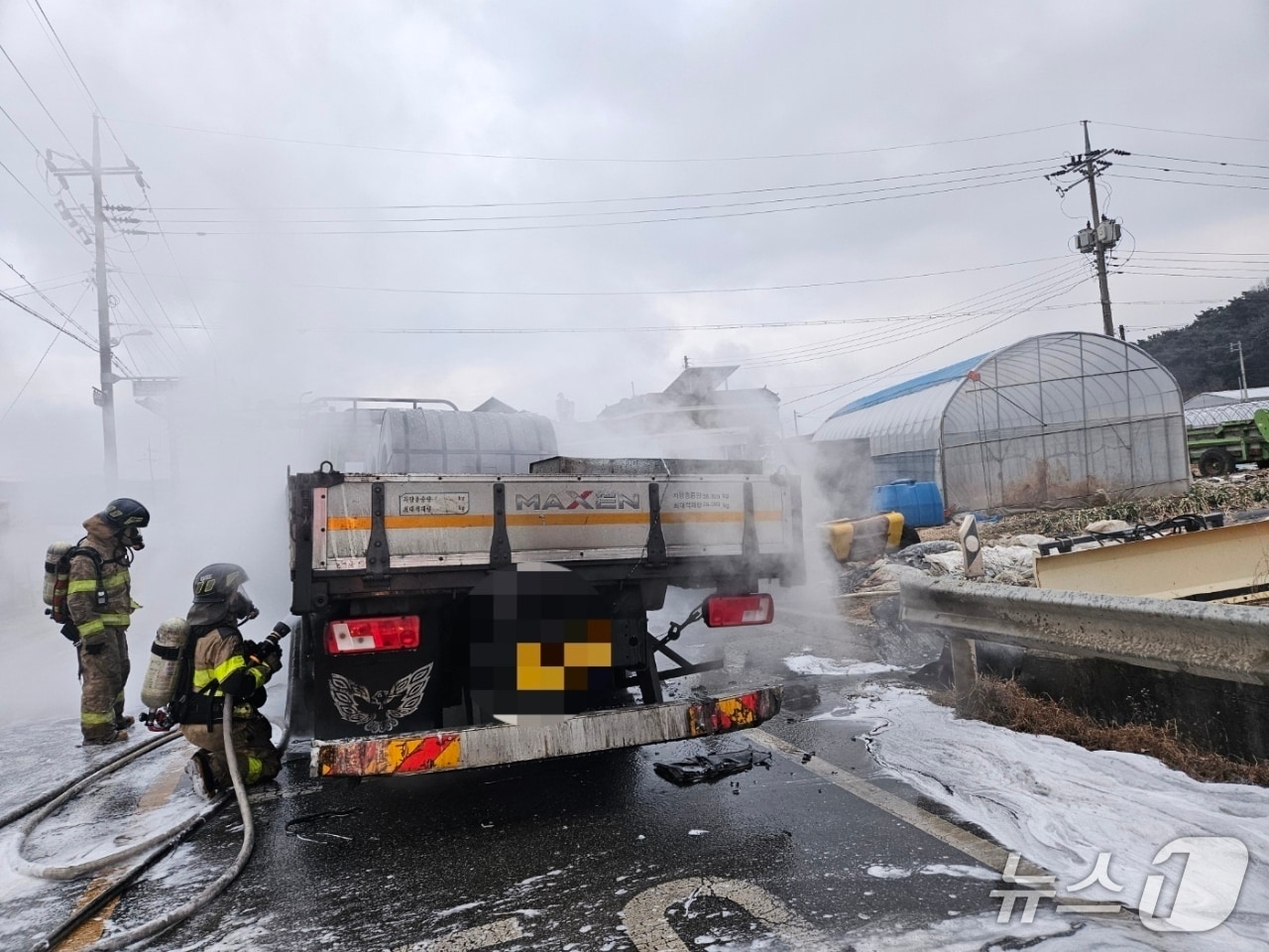 아산 도고면 차량 화재 현장. (아산소방서 제공, 재판매 및 DB금지) / 뉴스1